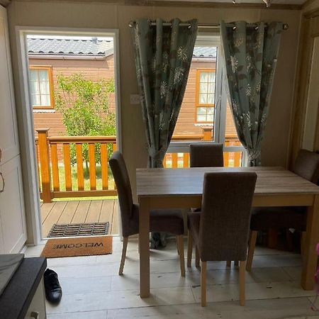 Fern Lodge With Hot Tub Stonham Aspall Bagian luar foto