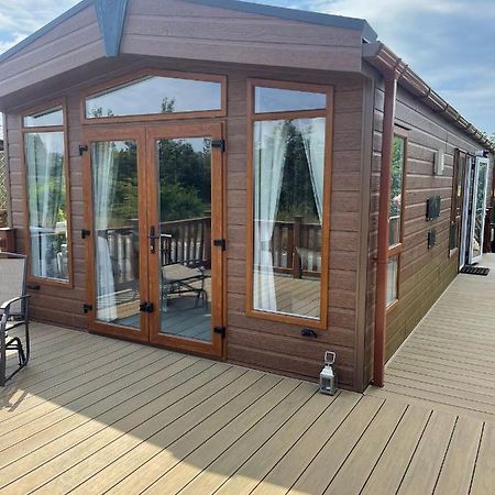 Fern Lodge With Hot Tub Stonham Aspall Bagian luar foto