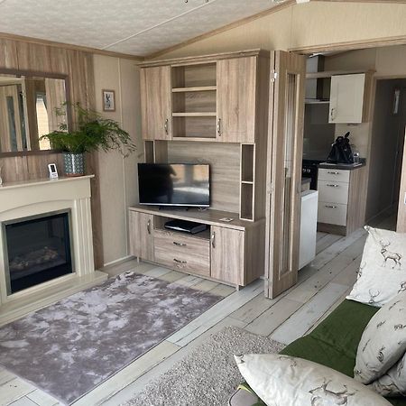 Fern Lodge With Hot Tub Stonham Aspall Bagian luar foto