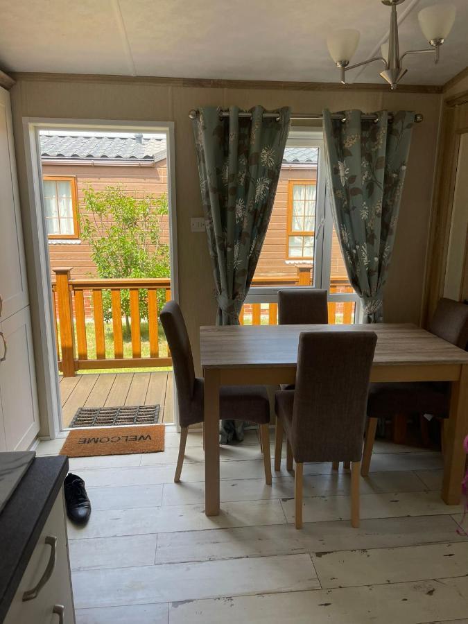 Fern Lodge With Hot Tub Stonham Aspall Bagian luar foto