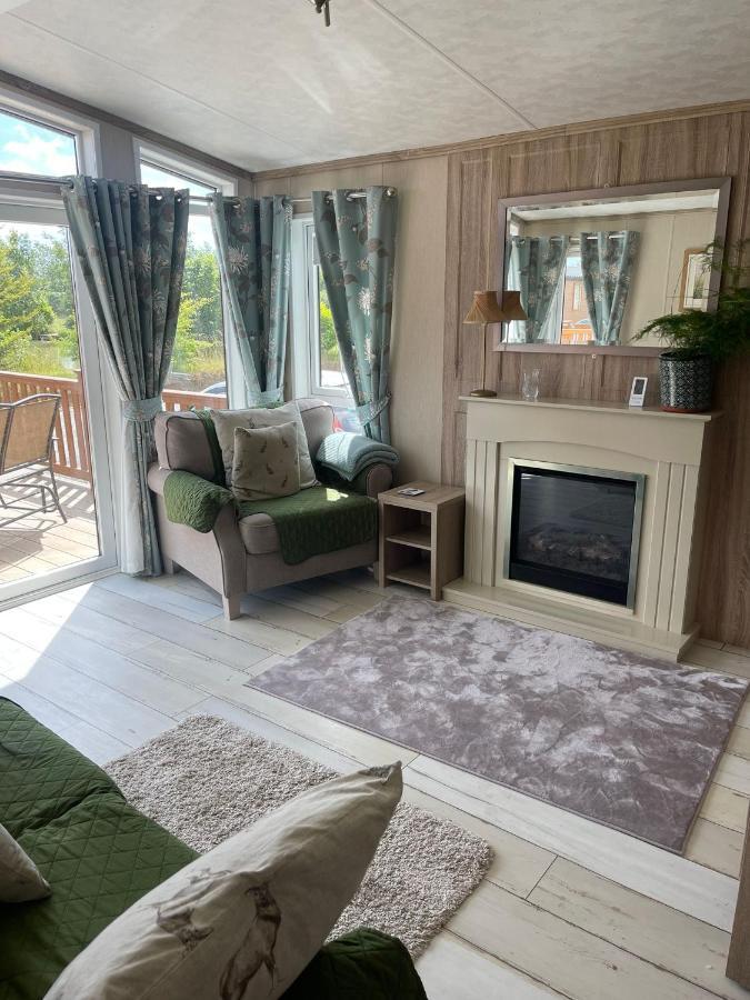 Fern Lodge With Hot Tub Stonham Aspall Bagian luar foto