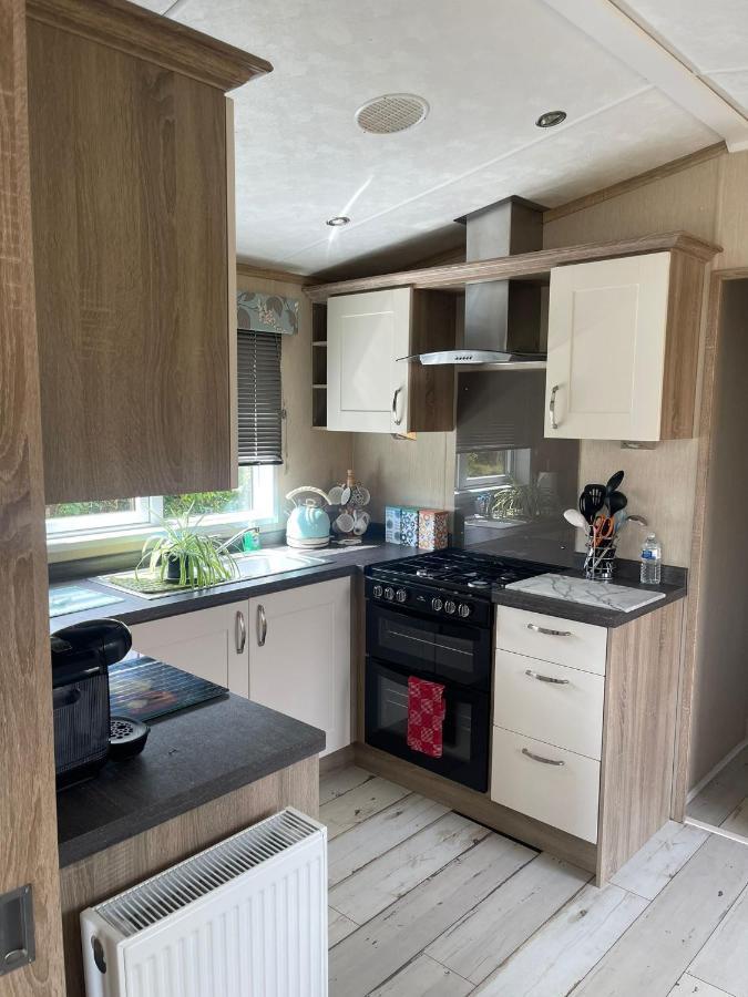 Fern Lodge With Hot Tub Stonham Aspall Bagian luar foto