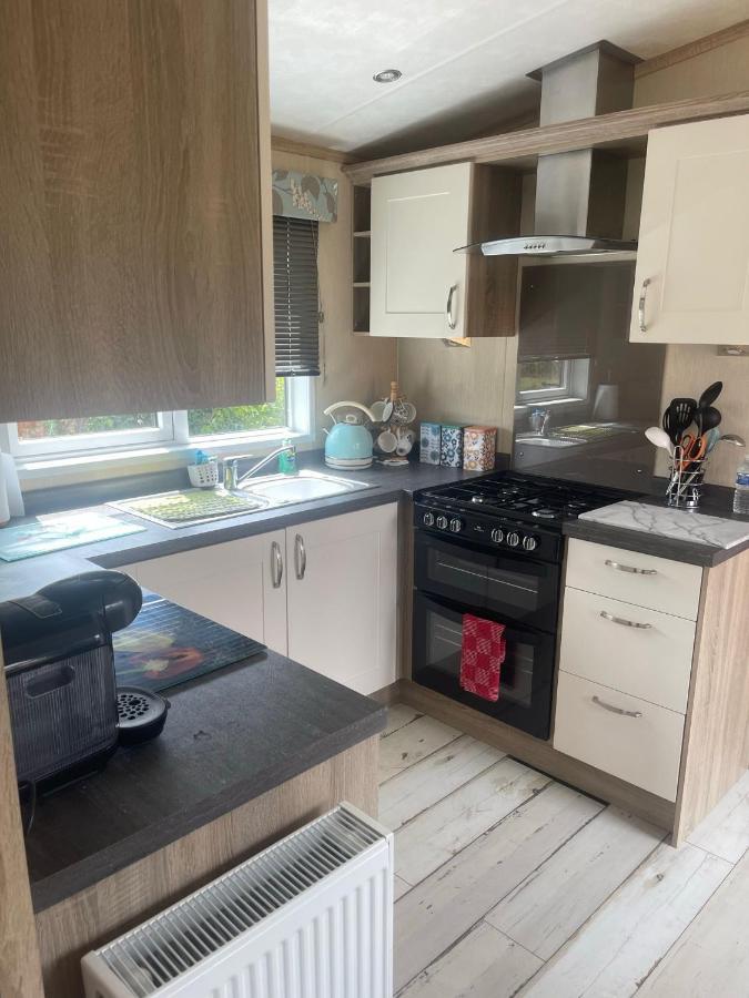 Fern Lodge With Hot Tub Stonham Aspall Bagian luar foto