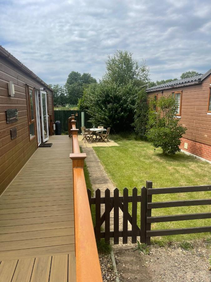 Fern Lodge With Hot Tub Stonham Aspall Bagian luar foto